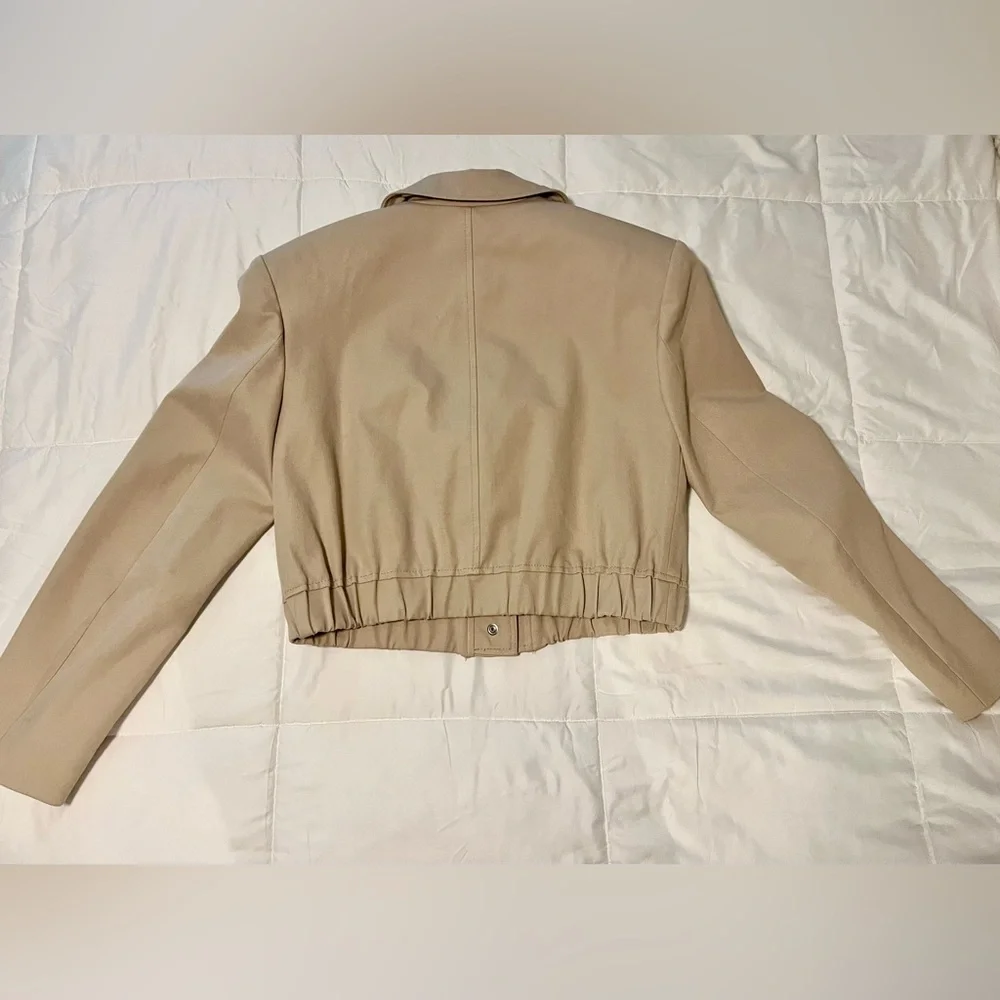 Cropped jacket with shoulder pads - Picture 6 of 8